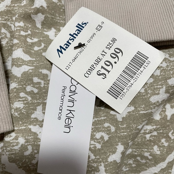 NWT Calvin Klein Sweatshirt Size Medium - Picture 4 of 5